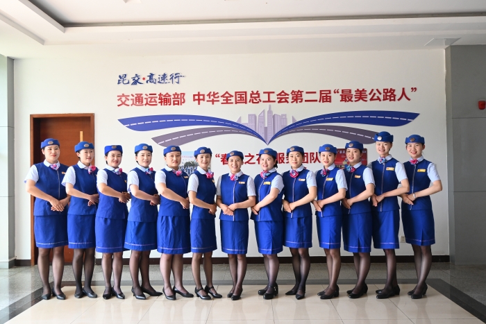 “春城之花”团队风貌图